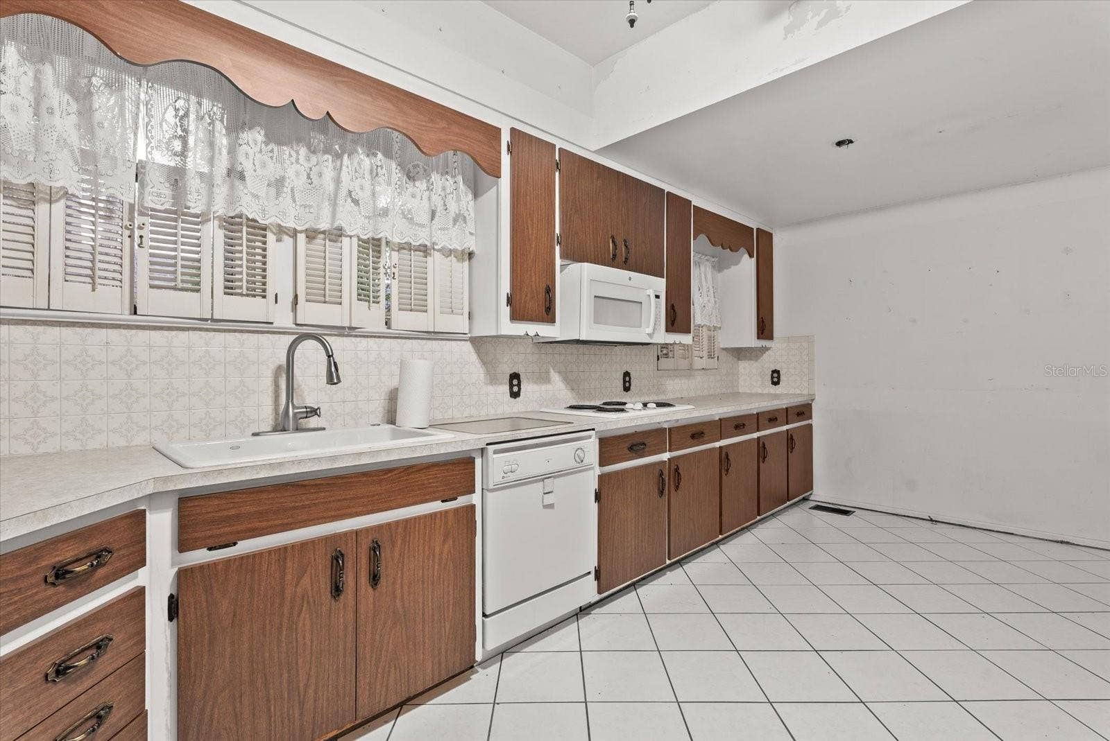 2714 MANATEE AVENUE W, Bradenton, FL 34205