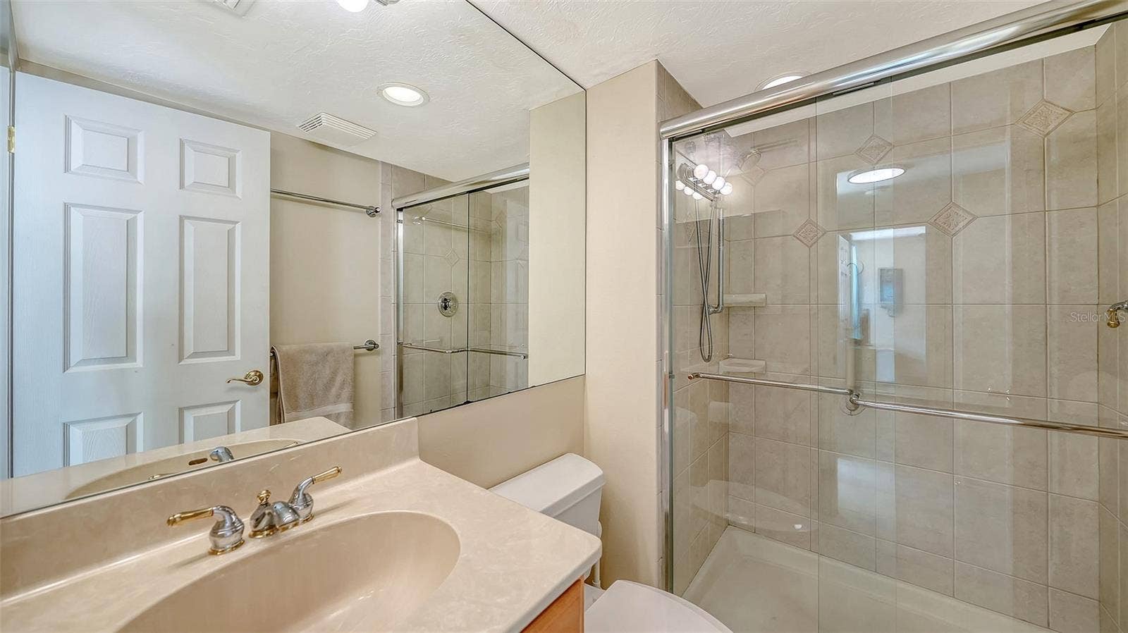 5300 OCEAN BOULEVARD, #301, Sarasota, FL 34242 5300 OCEAN BOULEVARD, #301, Sarasota, FL 34242