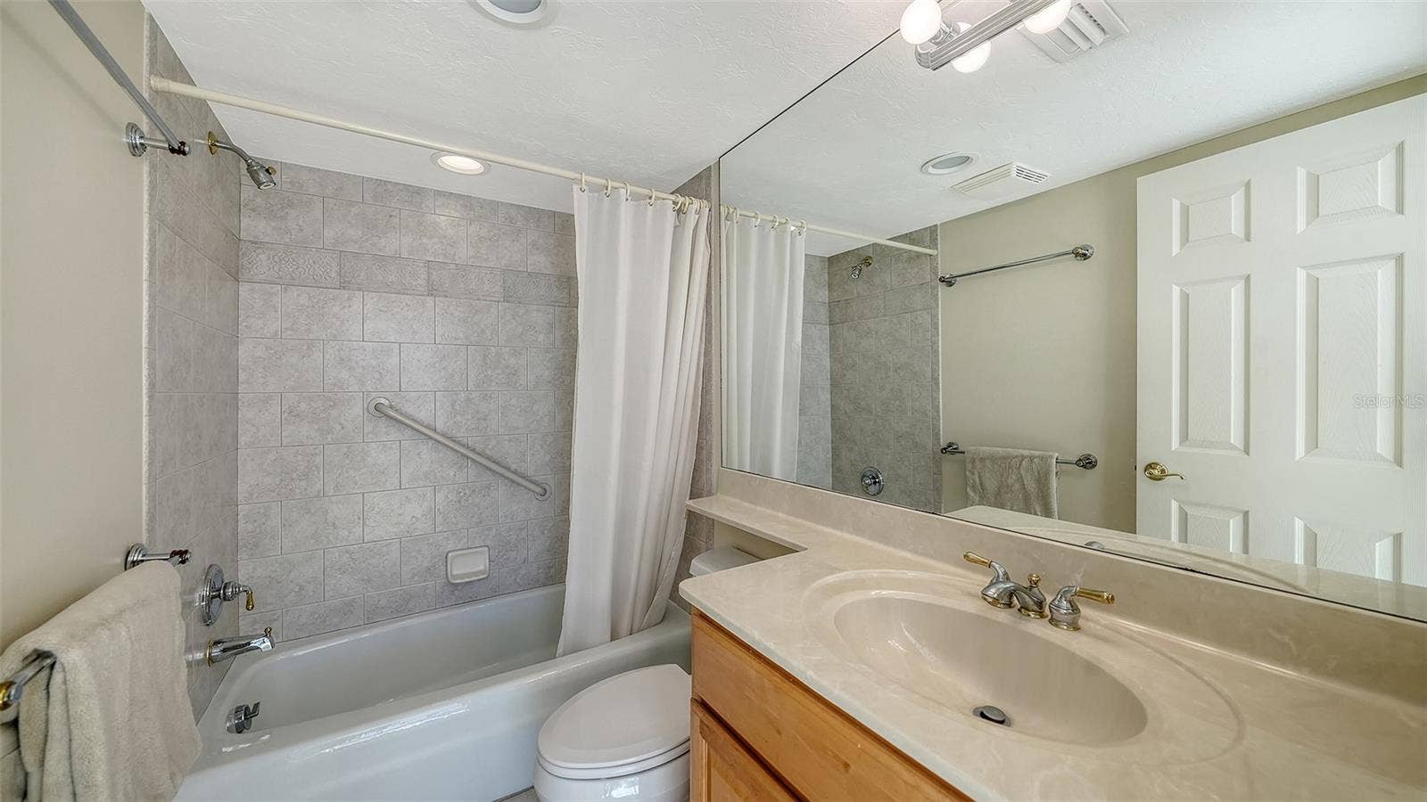 5300 OCEAN BOULEVARD, #301, Sarasota, FL 34242 5300 OCEAN BOULEVARD, #301, Sarasota, FL 34242