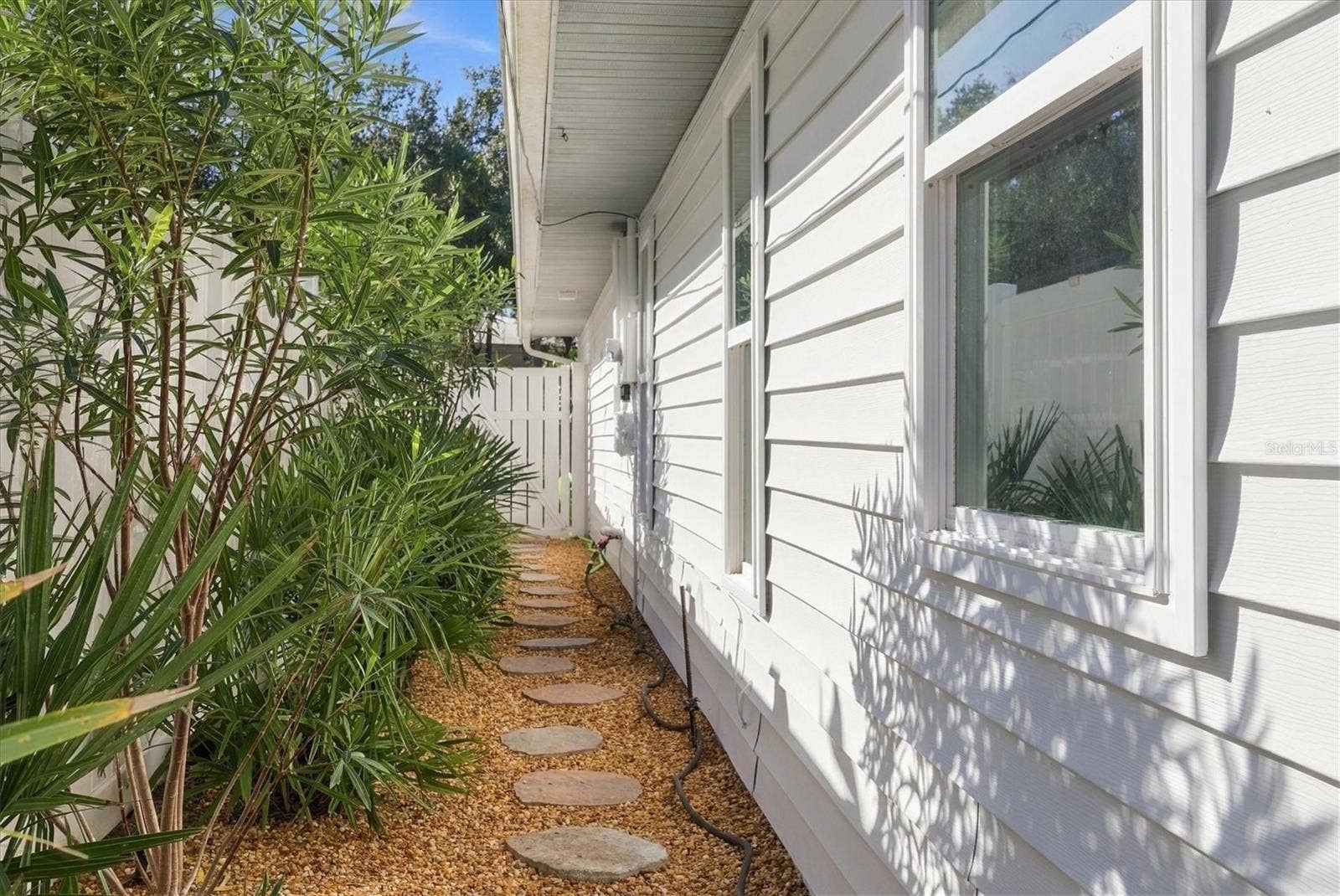 2557 TEMPLE STREET, Sarasota, FL 34239 2557 TEMPLE STREET, Sarasota, FL 34239