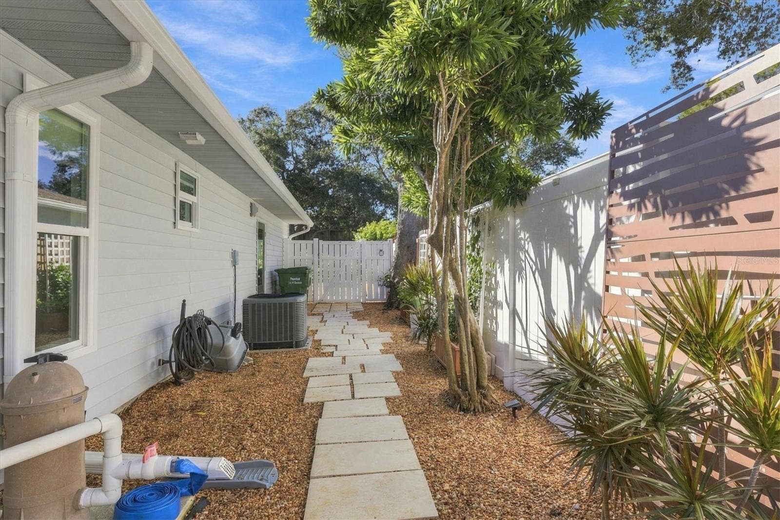 2557 TEMPLE STREET, Sarasota, FL 34239 2557 TEMPLE STREET, Sarasota, FL 34239
