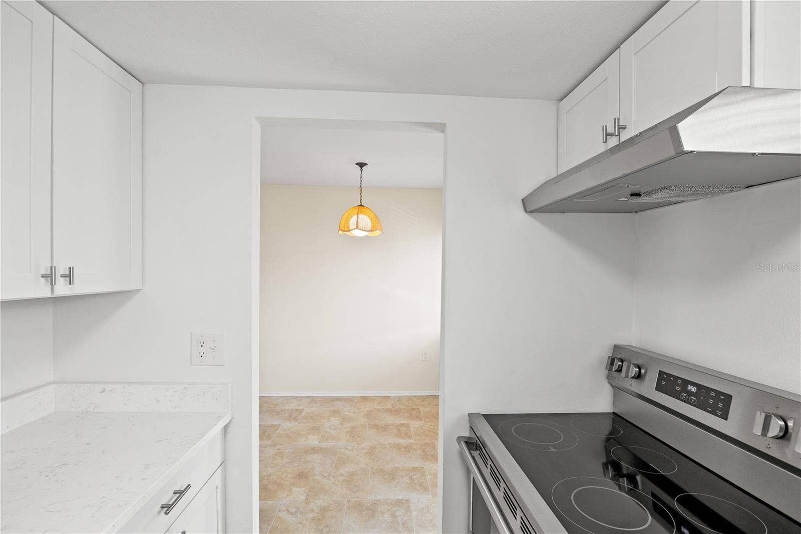 5907 GARDEN LANE, #H26, Bradenton, FL 34207 Kitchen
