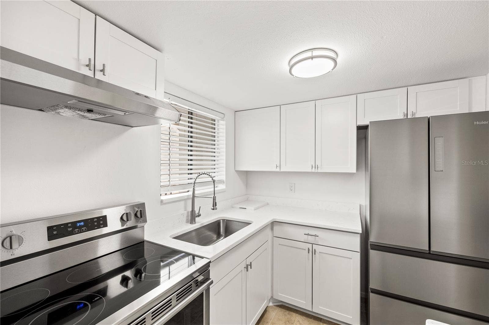 5907 GARDEN LANE, #H26, Bradenton, FL 34207 Kitchen