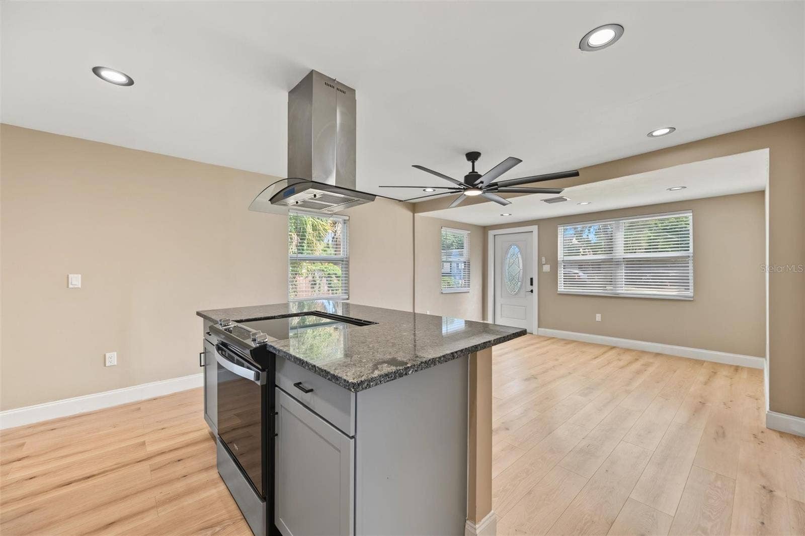 1815 12TH STREET S, St Petersburg, FL 33705 1815 12TH STREET S, St Petersburg, FL 33705