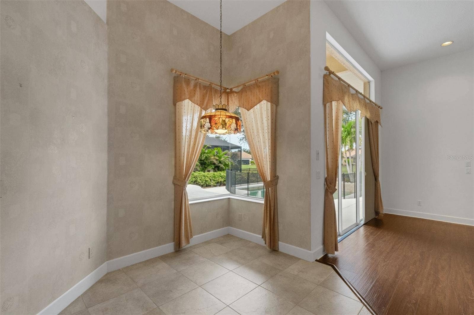 8339 BARTON FARMS BOULEVARD, Sarasota, FL 34240 breakfast nook