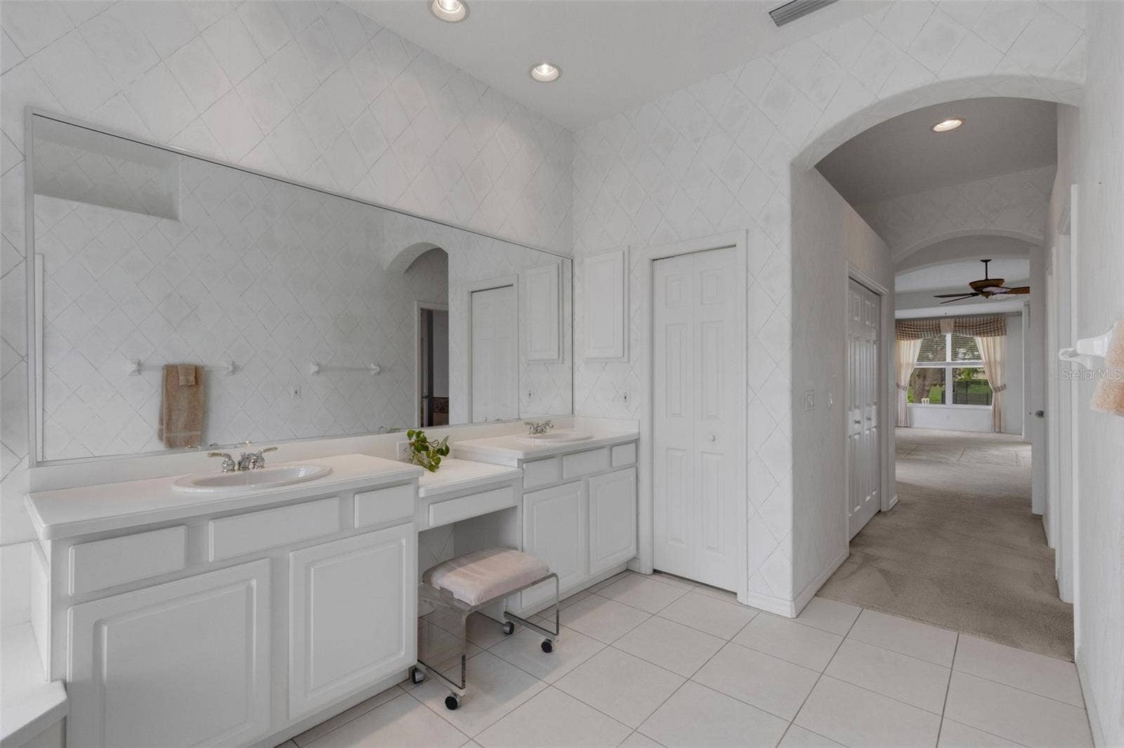8339 BARTON FARMS BOULEVARD, Sarasota, FL 34240 primary bathroom