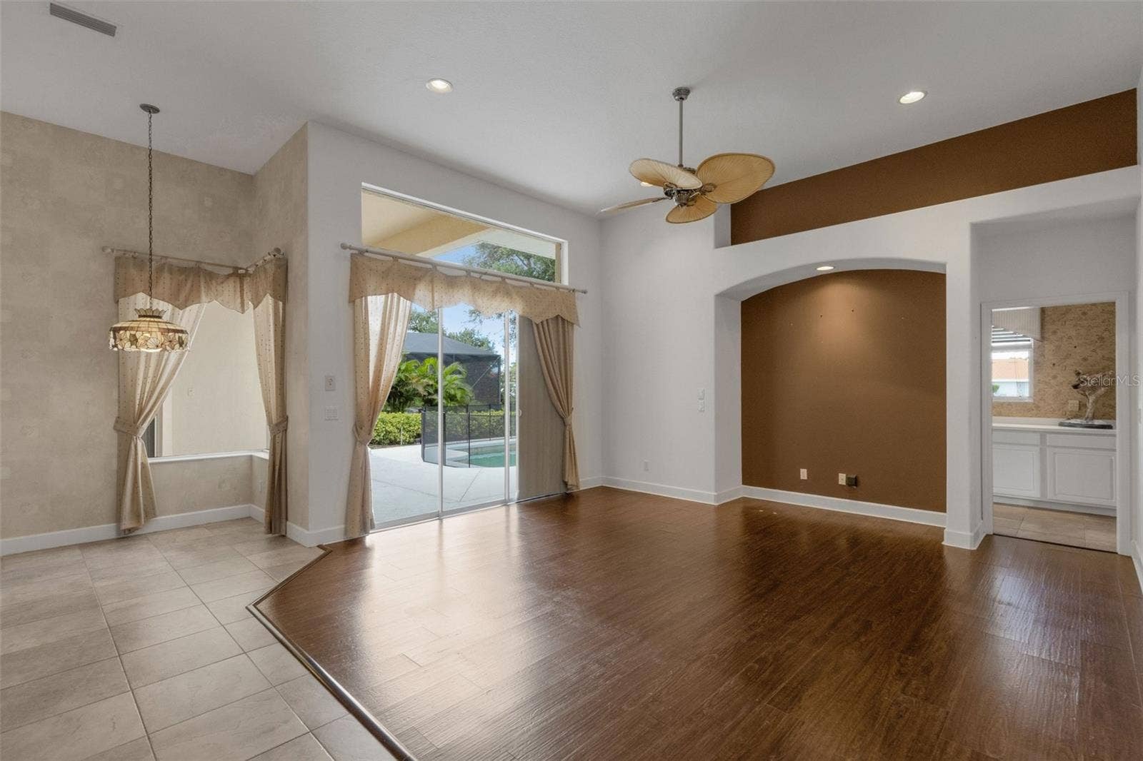 8339 BARTON FARMS BOULEVARD, Sarasota, FL 34240 family room