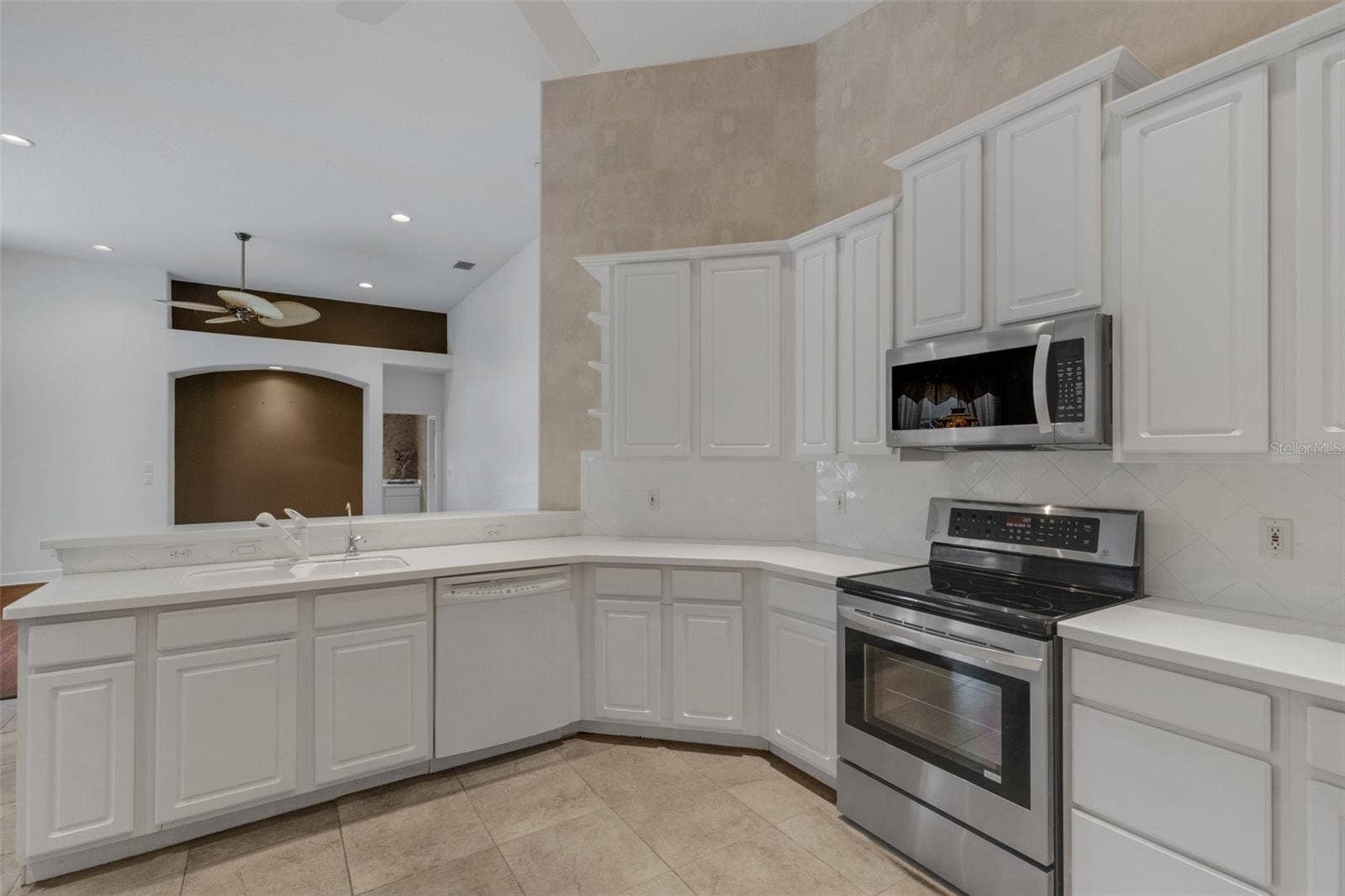 8339 BARTON FARMS BOULEVARD, Sarasota, FL 34240 kitchen