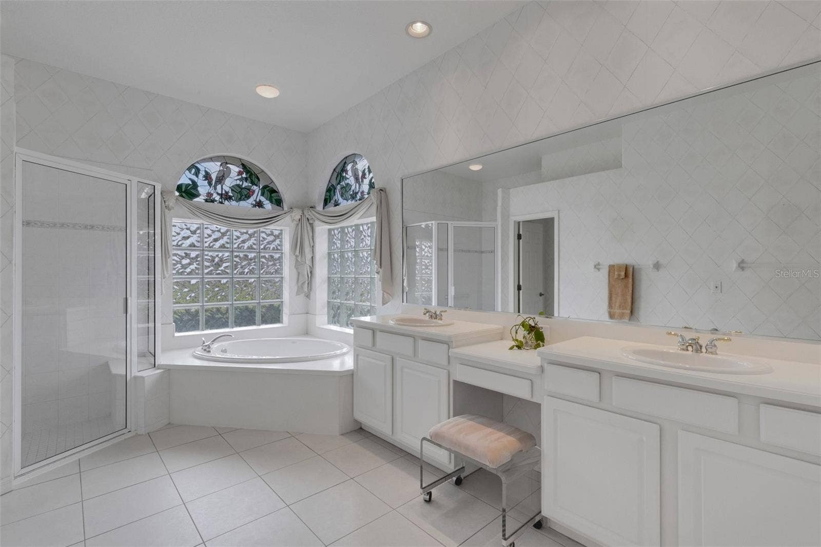 8339 BARTON FARMS BOULEVARD, Sarasota, FL 34240 primary bathroom