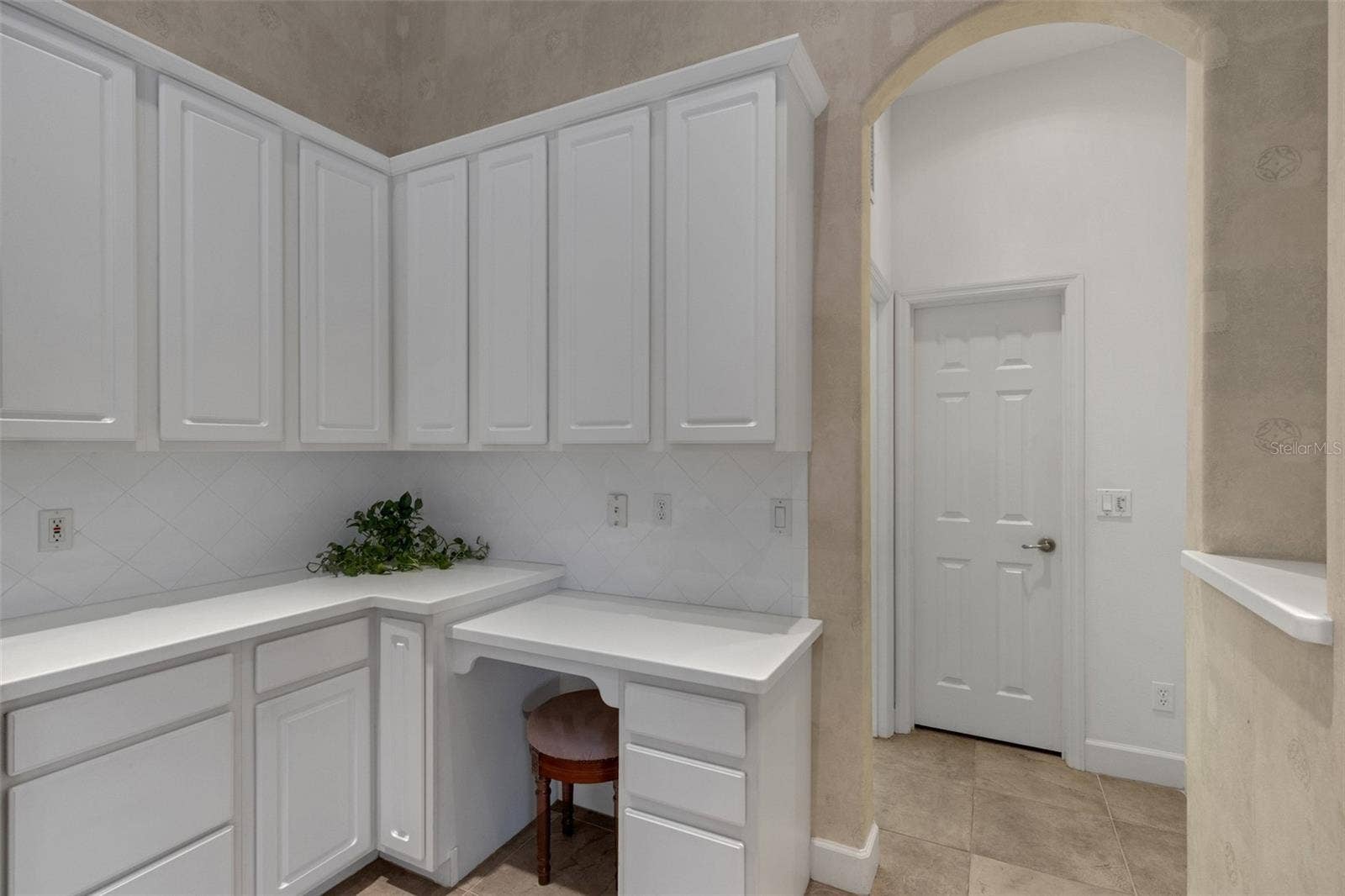 8339 BARTON FARMS BOULEVARD, Sarasota, FL 34240 kitchen
