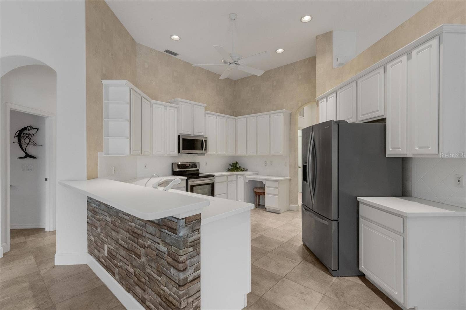 8339 BARTON FARMS BOULEVARD, Sarasota, FL 34240 kitchen