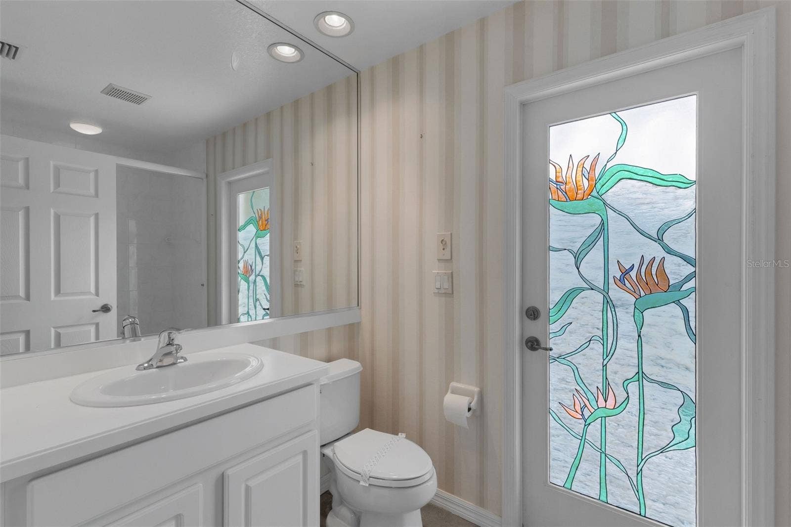 8339 BARTON FARMS BOULEVARD, Sarasota, FL 34240 pool bath/shower
