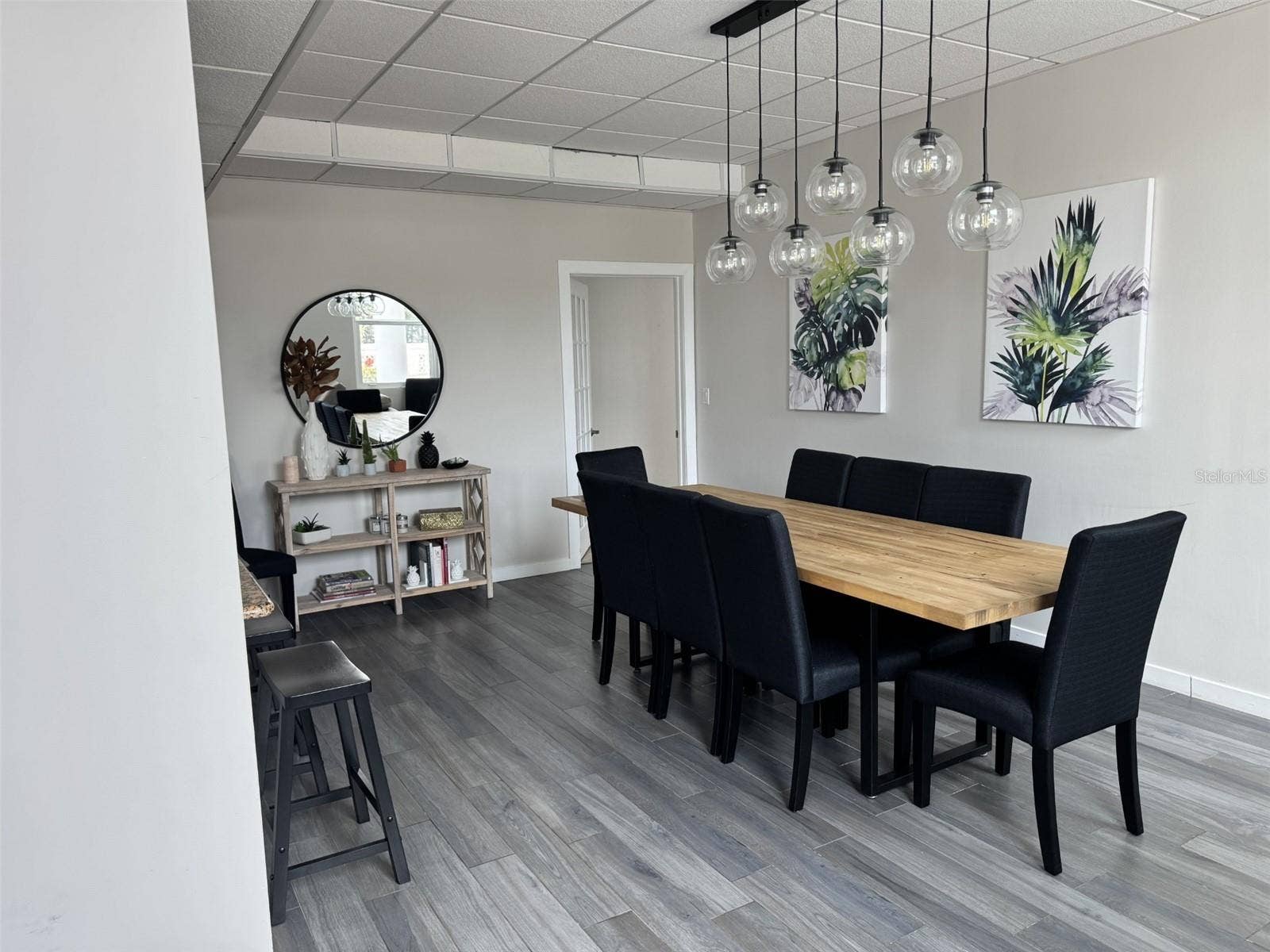 CLUB KITCH Table