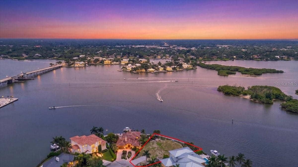 894 FREELING DRIVE, Sarasota, FL 34242 894 FREELING DRIVE, Sarasota, FL 34242