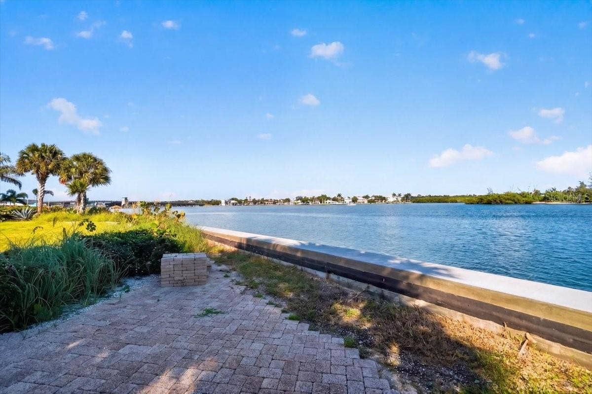 894 FREELING DRIVE, Sarasota, FL 34242 894 FREELING DRIVE, Sarasota, FL 34242