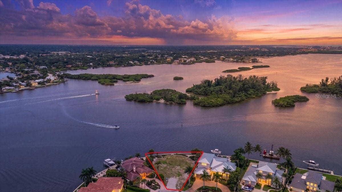 894 FREELING DRIVE, Sarasota, FL 34242 894 FREELING DRIVE, Sarasota, FL 34242