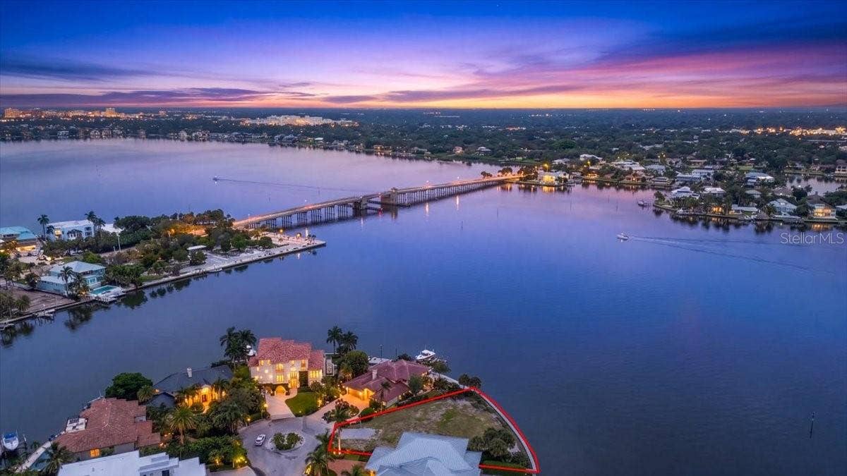 894 FREELING DRIVE, Sarasota, FL 34242 894 FREELING DRIVE, Sarasota, FL 34242