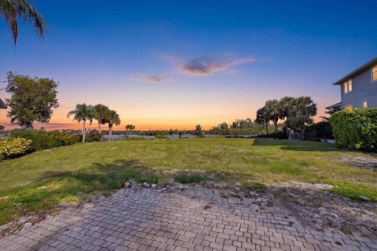 894 FREELING DRIVE, Sarasota, FL 34242 894 FREELING DRIVE, Sarasota, FL 34242