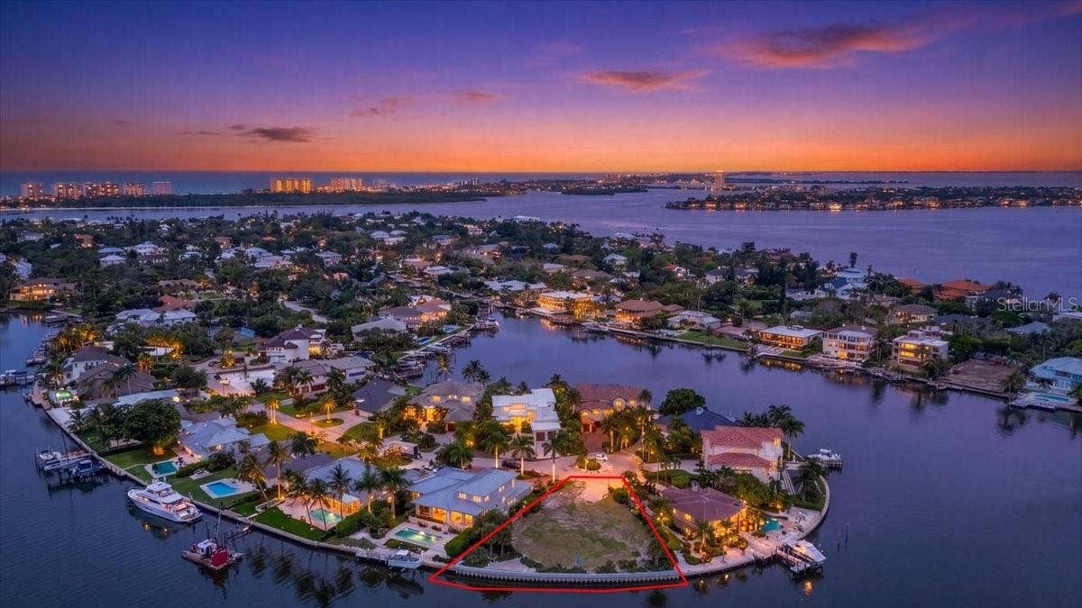894 FREELING DRIVE, Sarasota, FL 34242 894 FREELING DRIVE, Sarasota, FL 34242