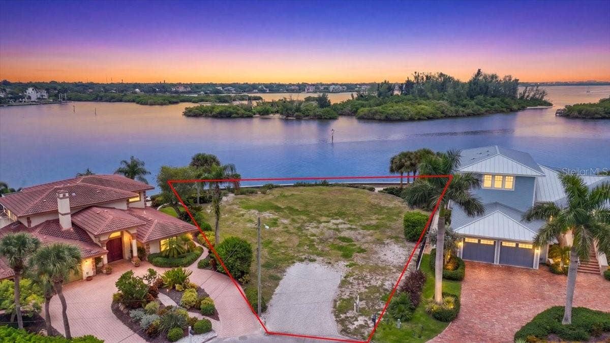 894 FREELING DRIVE, Sarasota, FL 34242 894 FREELING DRIVE, Sarasota, FL 34242