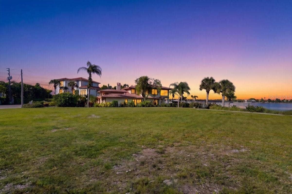 894 FREELING DRIVE, Sarasota, FL 34242 894 FREELING DRIVE, Sarasota, FL 34242