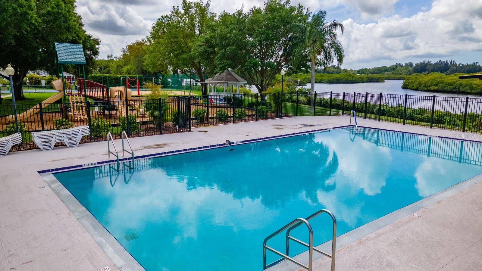 1009 45TH STREET E, Bradenton, FL 34208 1009 45TH STREET E, Bradenton, FL 34208