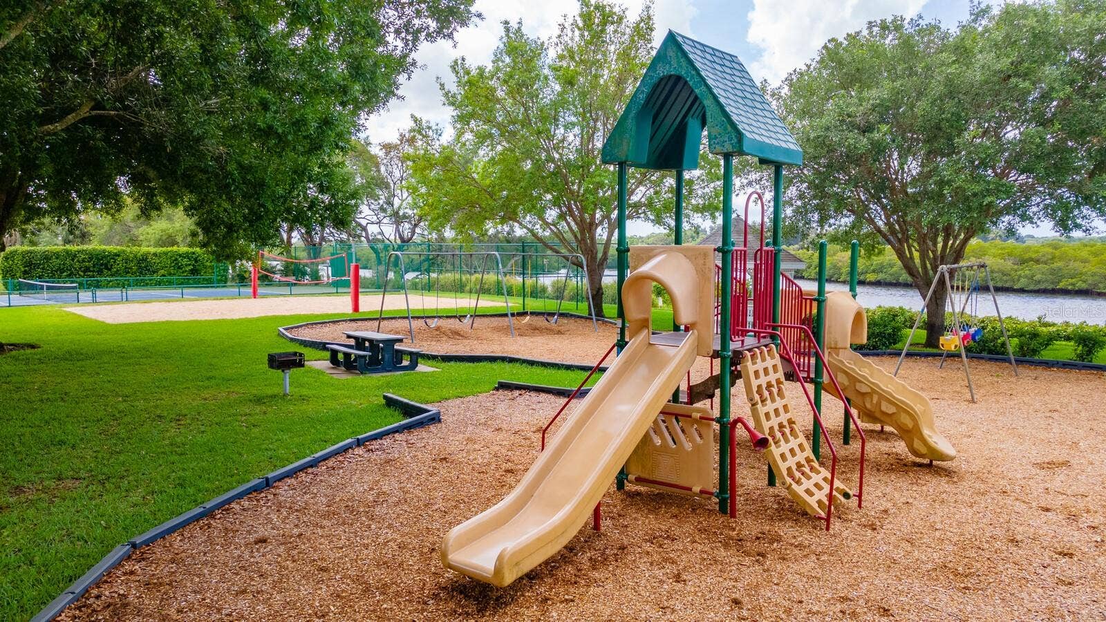 1009 45TH STREET E, Bradenton, FL 34208 1009 45TH STREET E, Bradenton, FL 34208