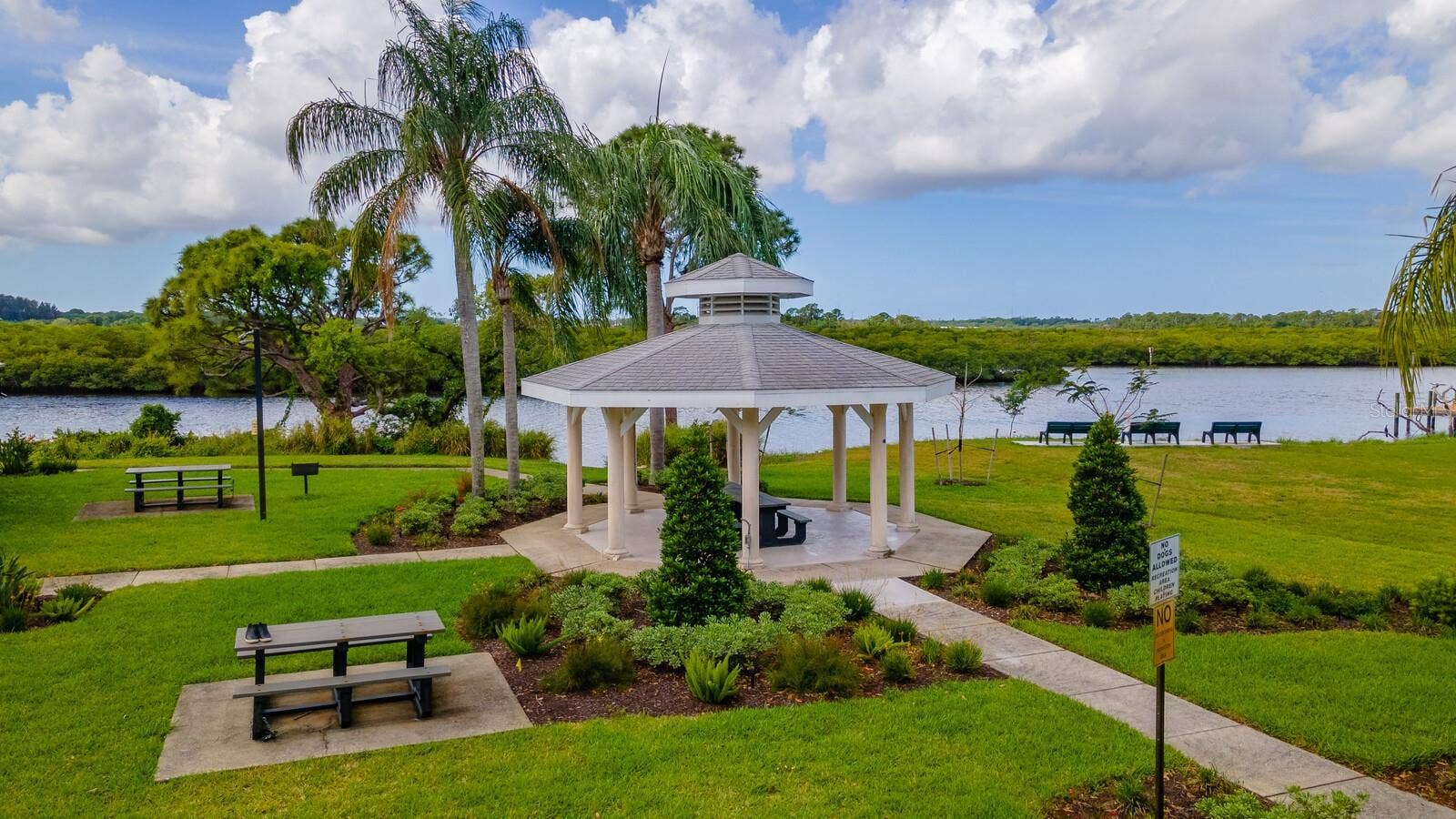 1009 45TH STREET E, Bradenton, FL 34208 1009 45TH STREET E, Bradenton, FL 34208
