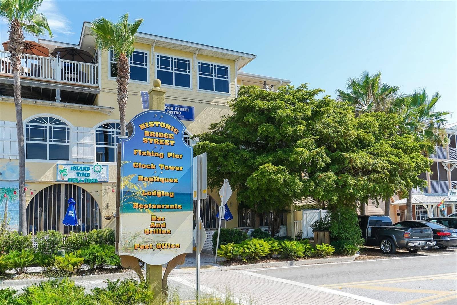 2514 AVENUE B, Bradenton Beach, FL 34217 Shopping close by Bridge Street.