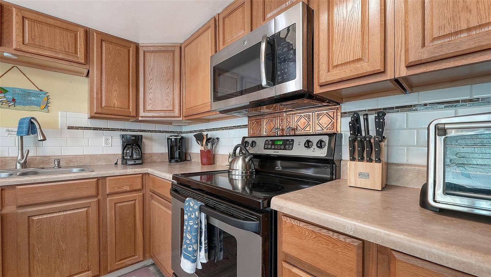 2514 AVENUE B, Bradenton Beach, FL 34217 Unit B, Kitchen.