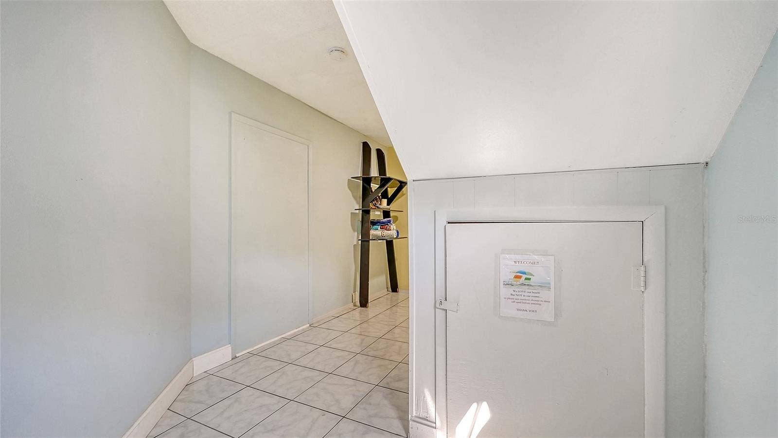 2514 AVENUE B, Bradenton Beach, FL 34217 Unit B, entry hallway.