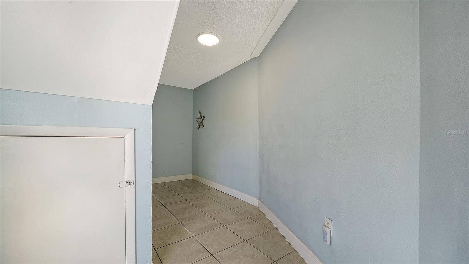 2514 AVENUE B, Bradenton Beach, FL 34217 Unit A, Entry Hallway.