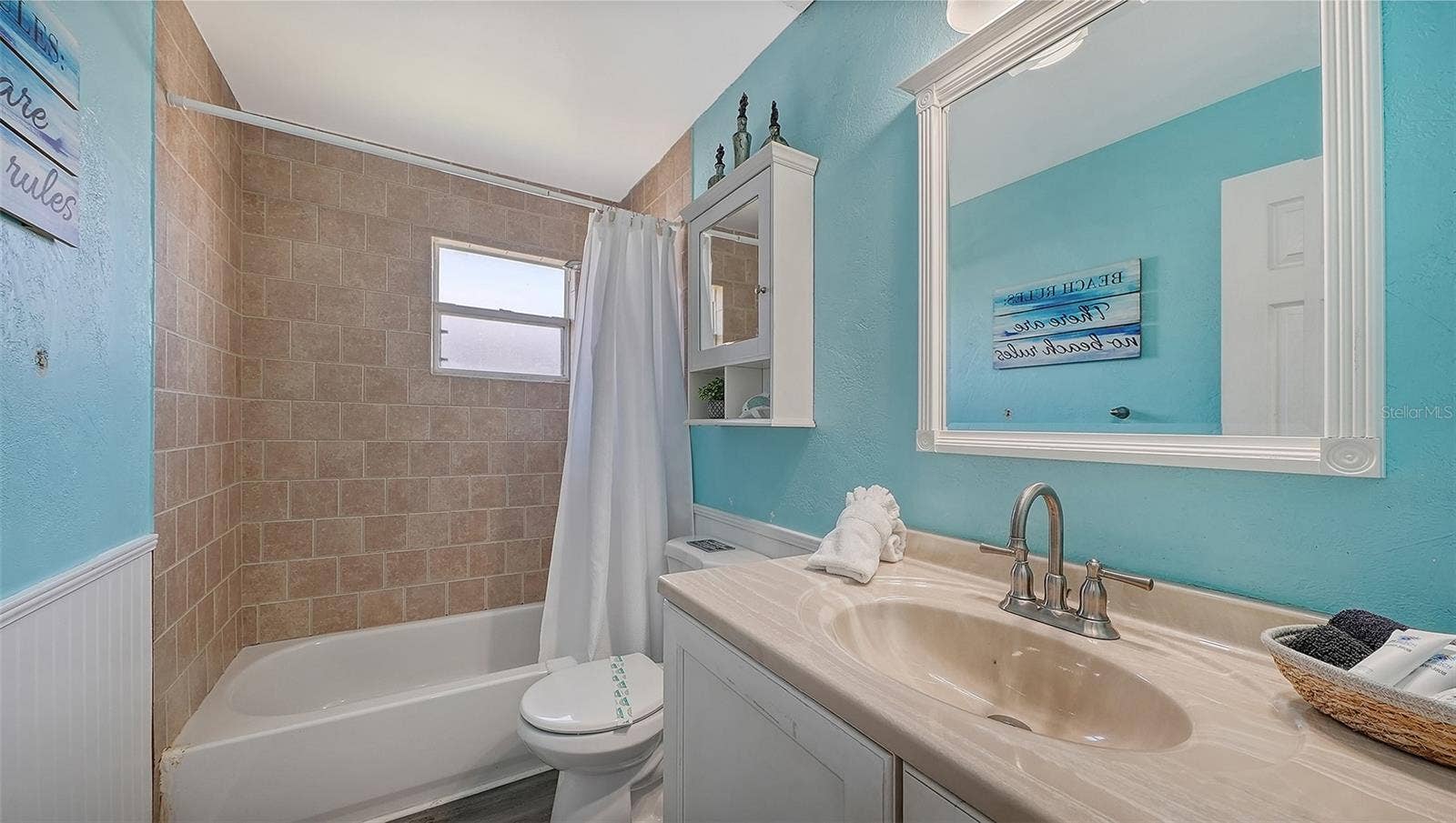 2514 AVENUE B, Bradenton Beach, FL 34217 Unit A, Guest Bathroom.