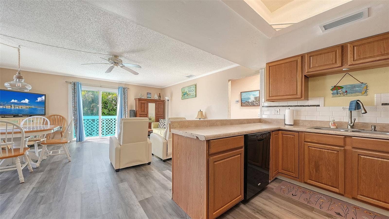 2514 AVENUE B, Bradenton Beach, FL 34217 Unit B, Kitchen.