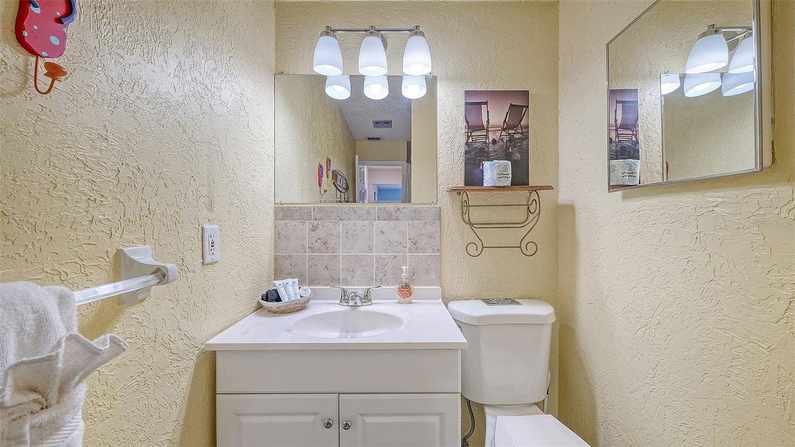 2514 AVENUE B, Bradenton Beach, FL 34217 Unit B, Primary Bathroom.