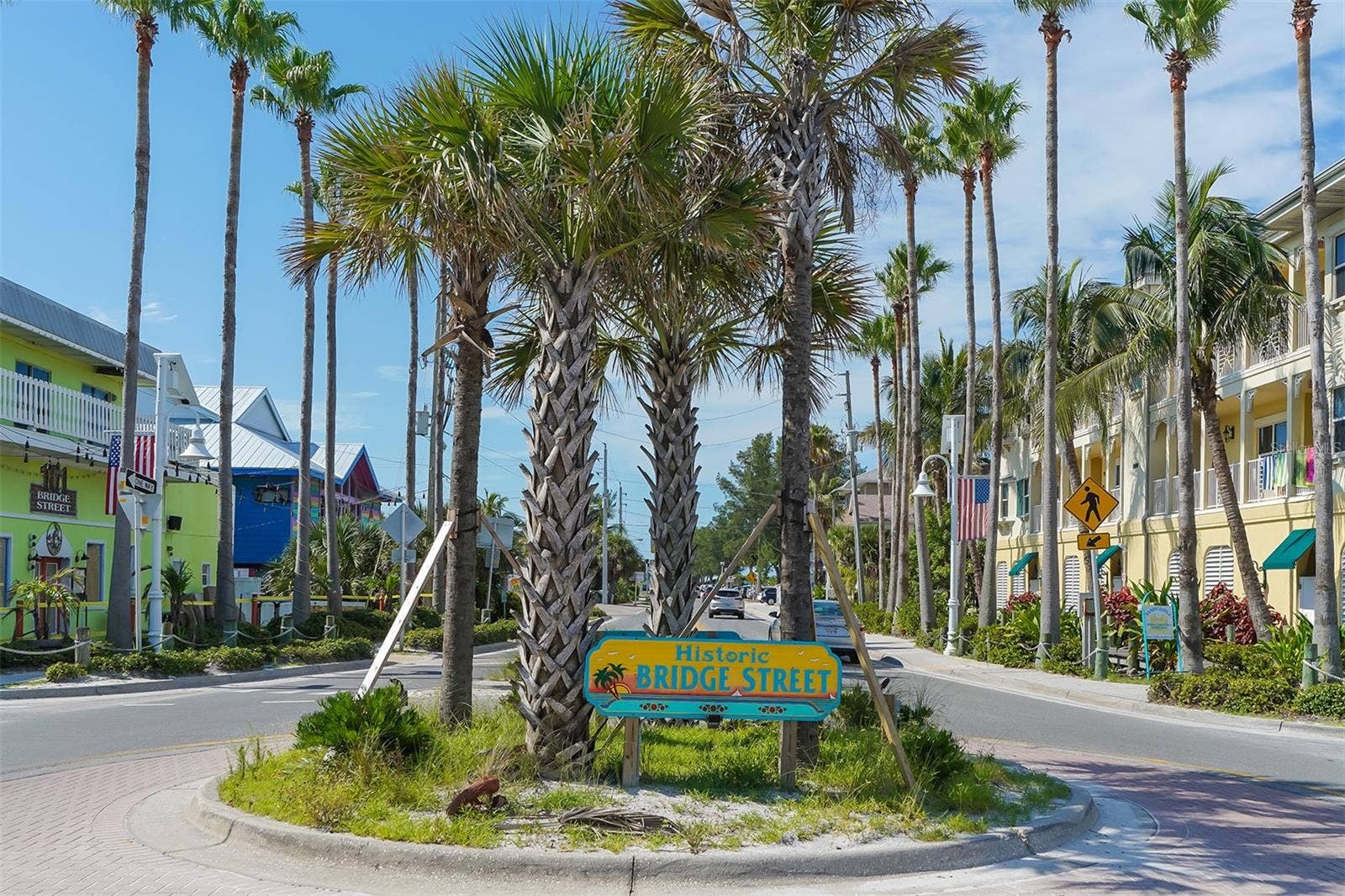 2514 AVENUE B, Bradenton Beach, FL 34217 Shopping close by Bridge Street.
