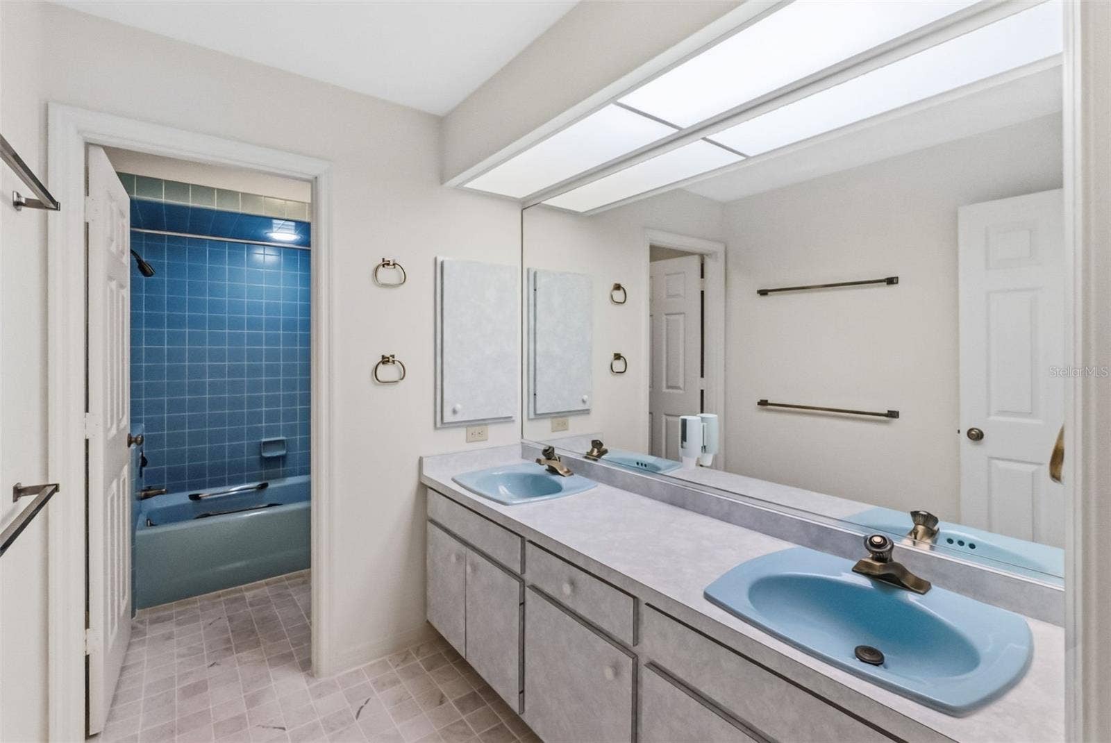 5122 KESTRAL PARK S, Sarasota, FL 34231 5122 KESTRAL PARK S, Sarasota, FL 34231