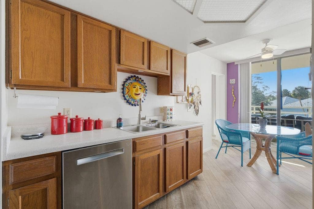 5940 PELICAN BAY PLAZA S, #203, Gulfport, FL 33707 5940 PELICAN BAY PLAZA S, #203, Gulfport, FL 33707