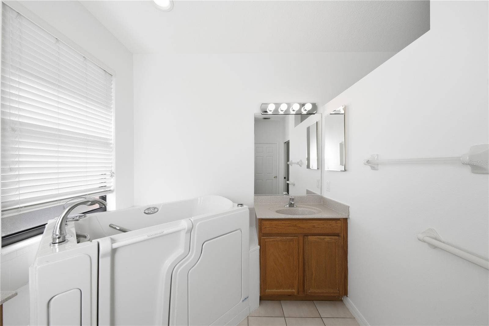8013 STIRLING FALLS CIRCLE, Sarasota, FL 34243 8013 STIRLING FALLS CIRCLE, Sarasota, FL 34243