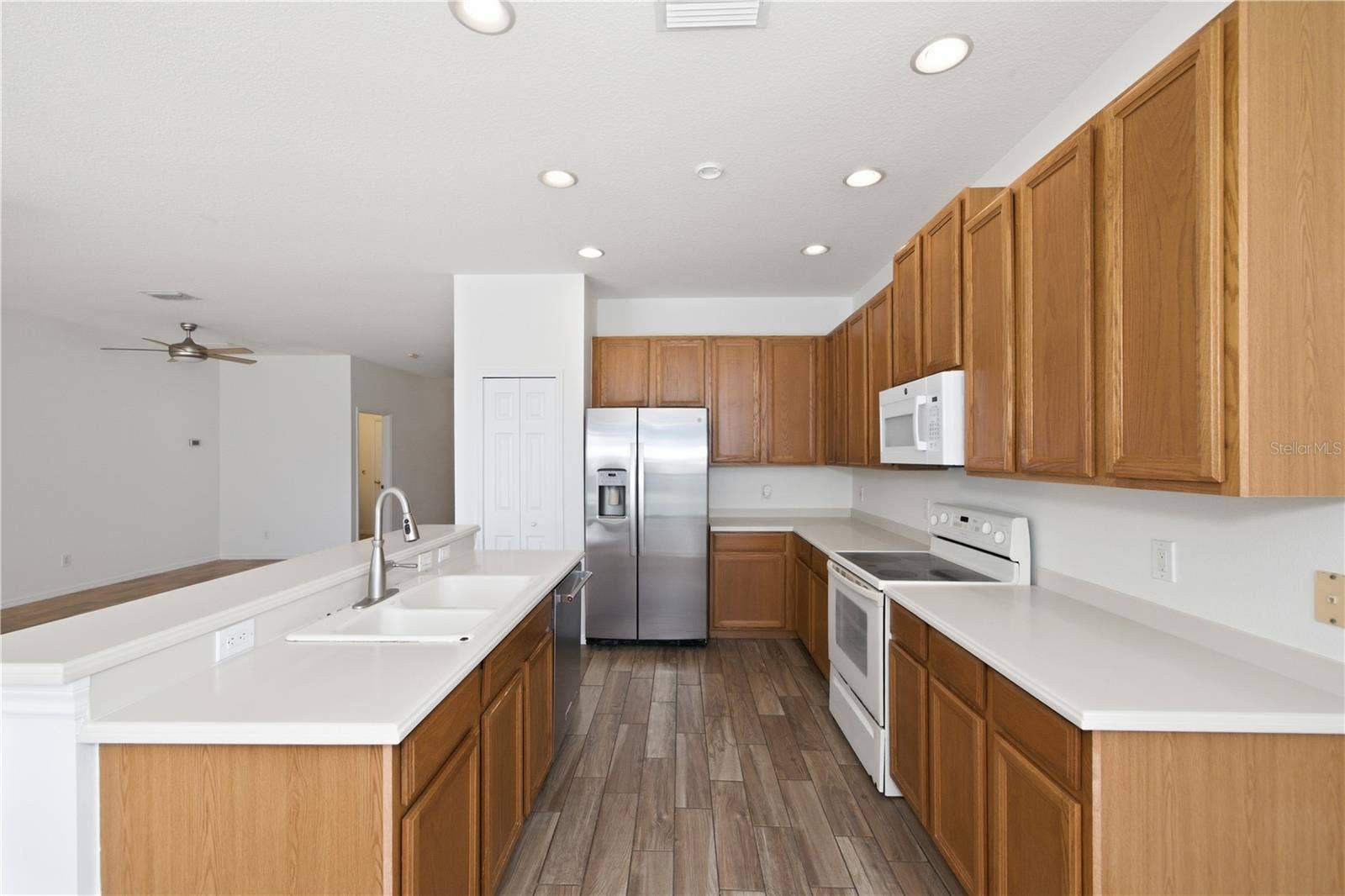 8013 STIRLING FALLS CIRCLE, Sarasota, FL 34243 8013 STIRLING FALLS CIRCLE, Sarasota, FL 34243