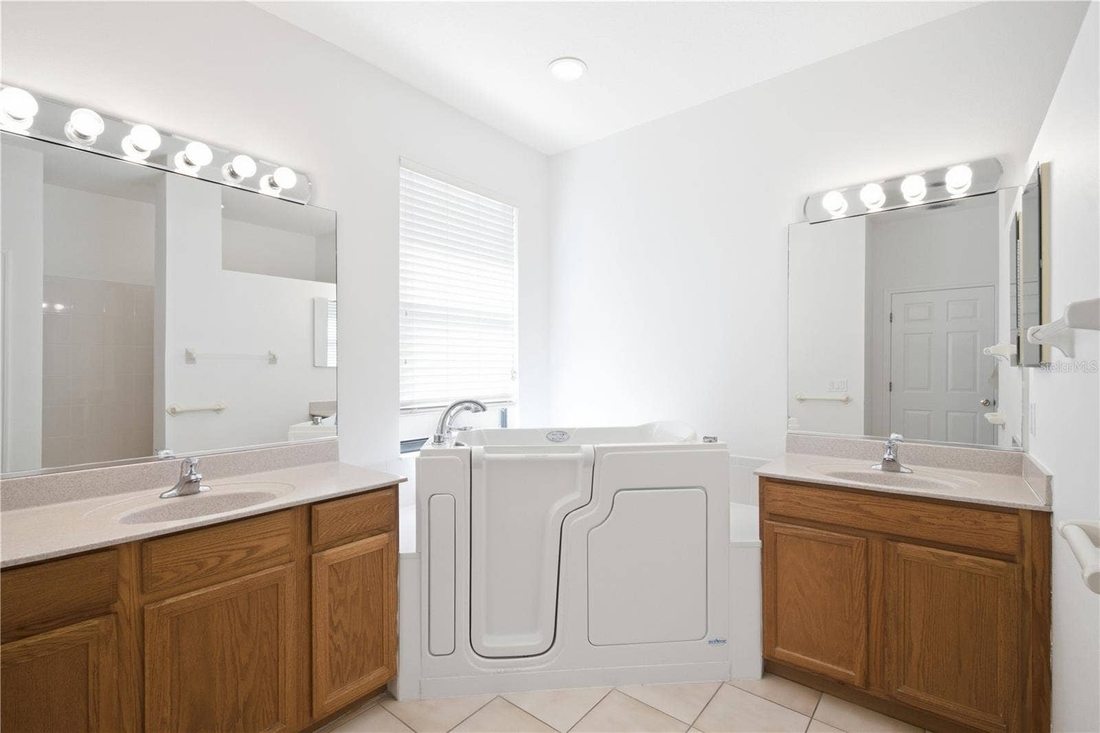 8013 STIRLING FALLS CIRCLE, Sarasota, FL 34243 8013 STIRLING FALLS CIRCLE, Sarasota, FL 34243