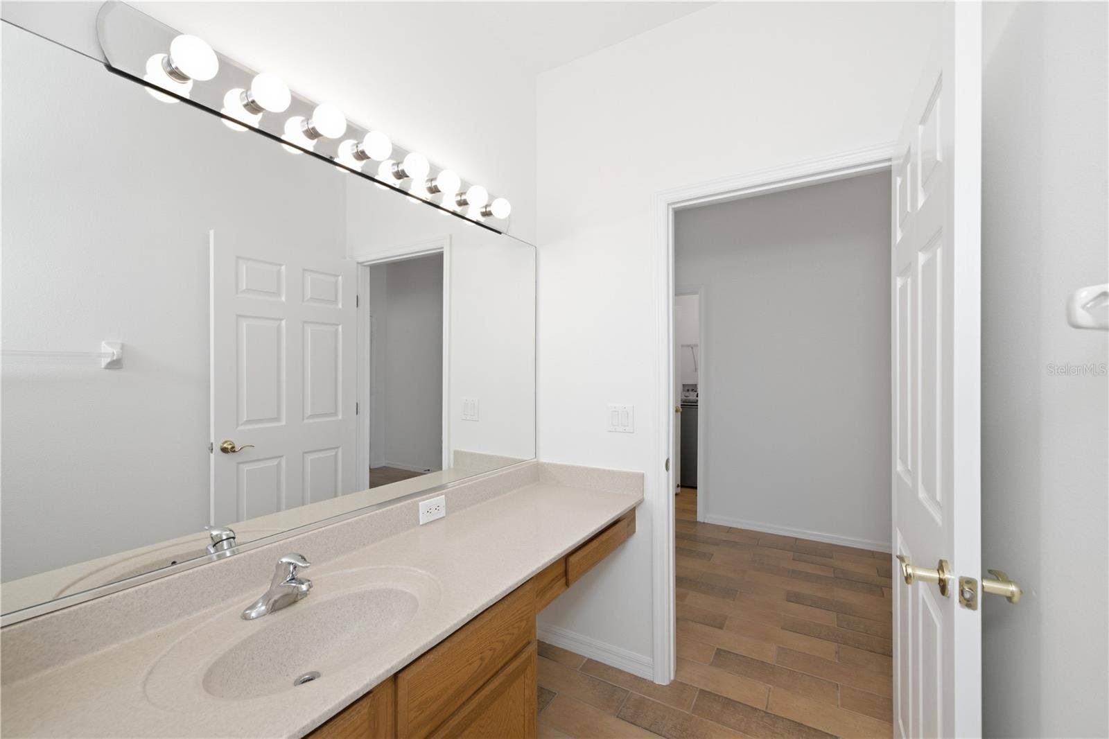 8013 STIRLING FALLS CIRCLE, Sarasota, FL 34243 8013 STIRLING FALLS CIRCLE, Sarasota, FL 34243