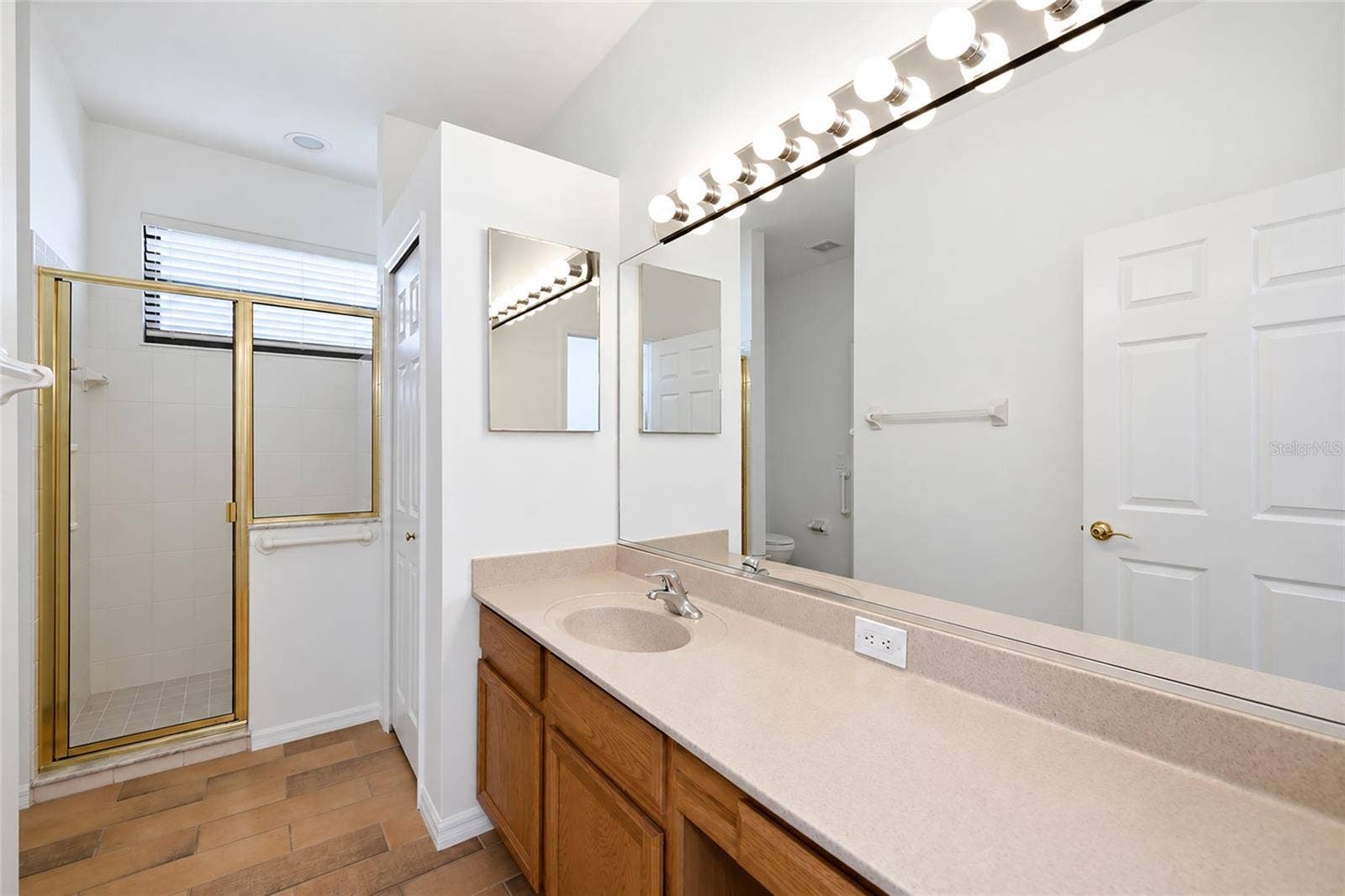 8013 STIRLING FALLS CIRCLE, Sarasota, FL 34243 8013 STIRLING FALLS CIRCLE, Sarasota, FL 34243