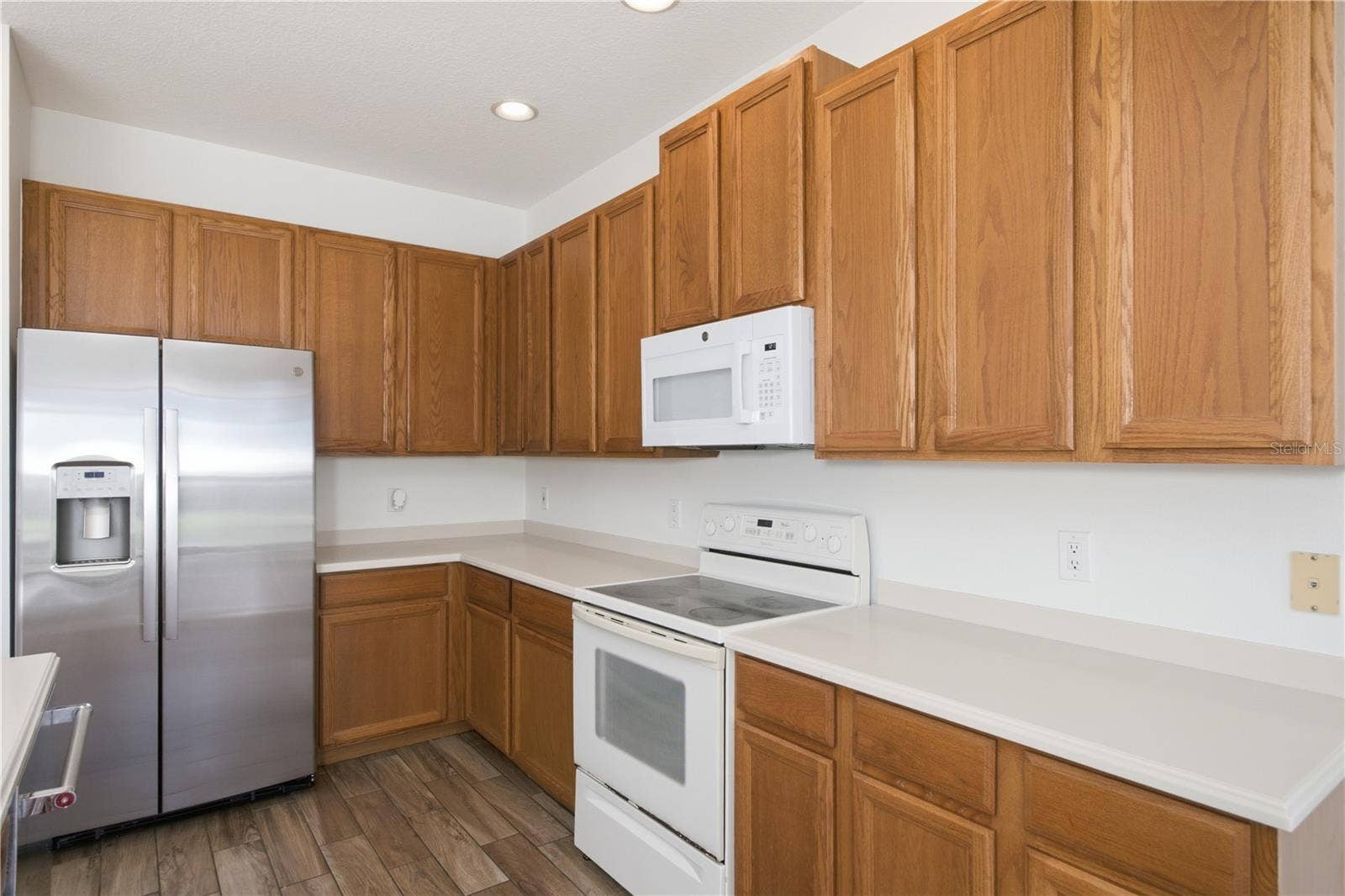 8013 STIRLING FALLS CIRCLE, Sarasota, FL 34243 8013 STIRLING FALLS CIRCLE, Sarasota, FL 34243