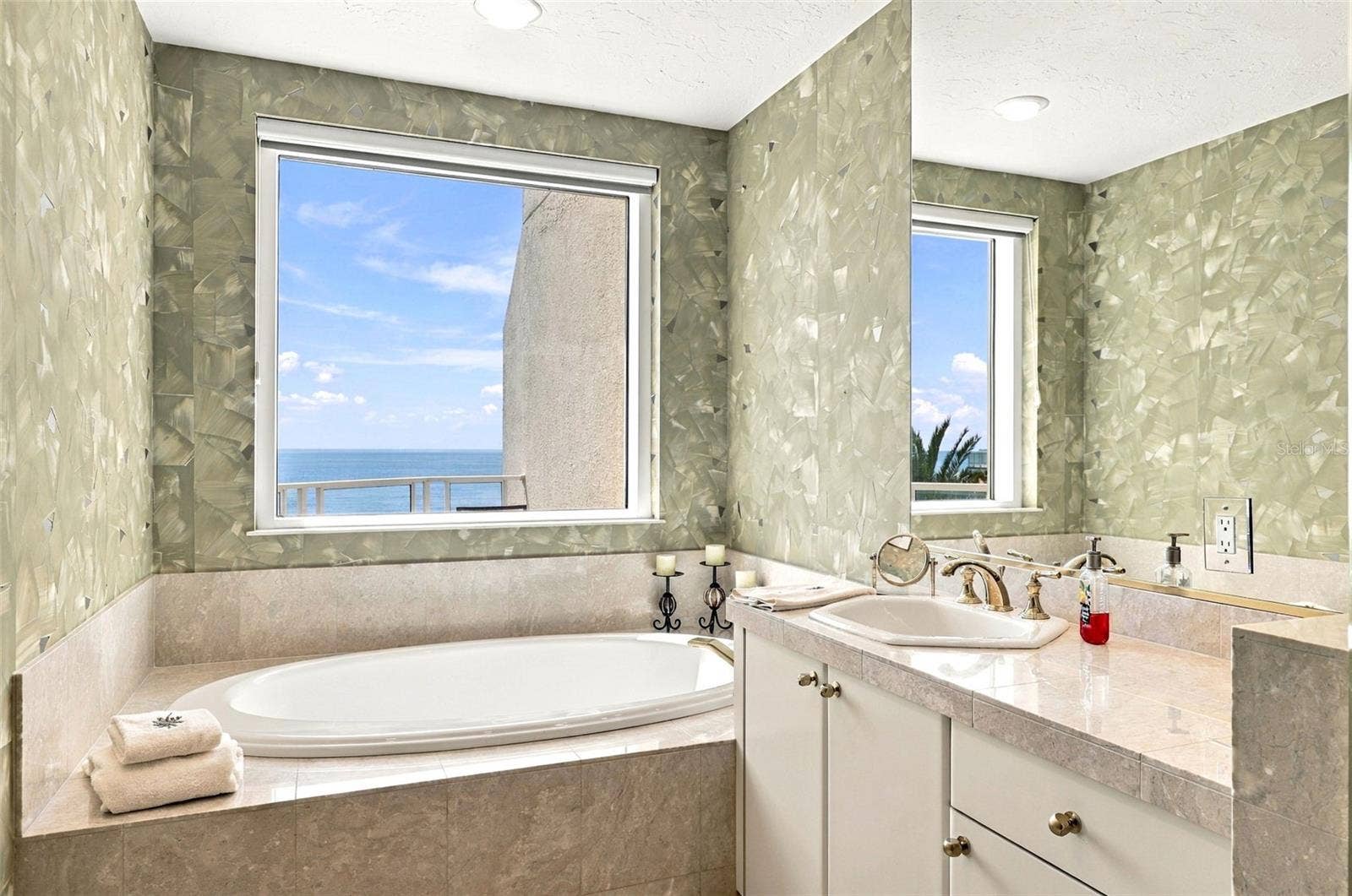 2185 GULF OF MEXICO DRIVE, #243, Longboat Key, FL 34228 Primary Ensuite Bathroom