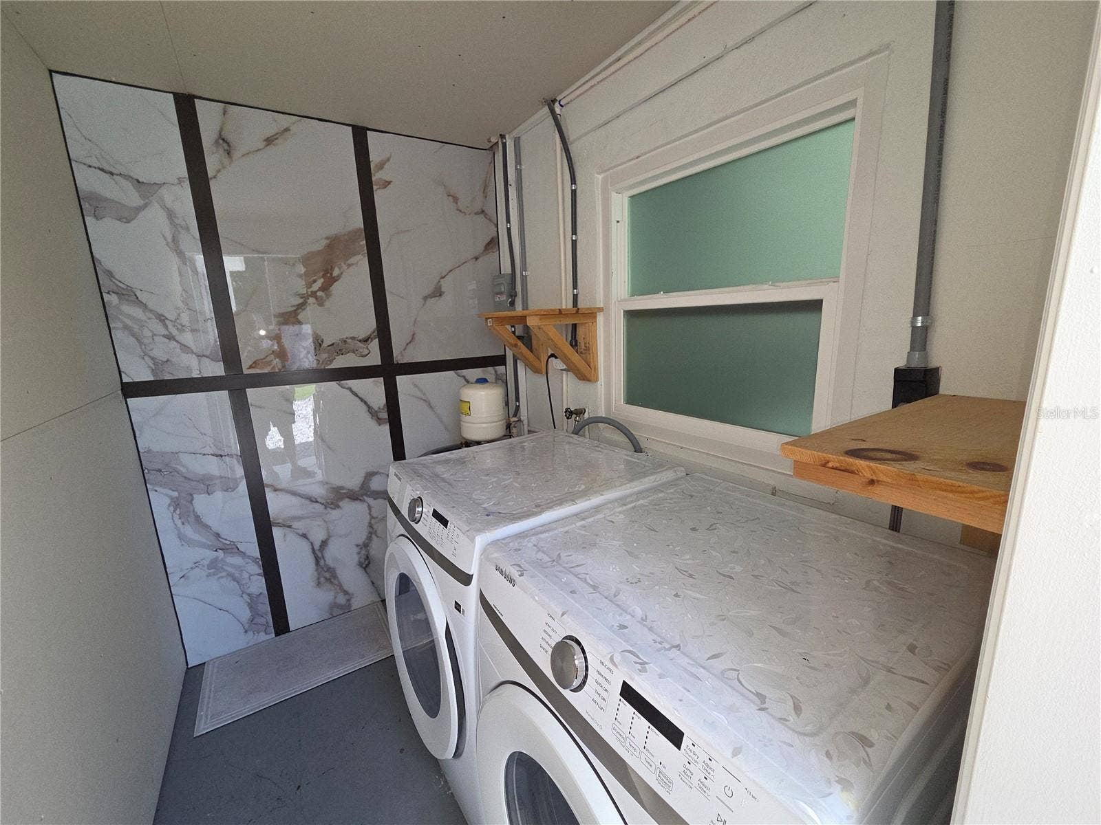 3129 BALDWIN AVENUE, Sarasota, FL 34232 3129 BALDWIN AVENUE, Sarasota, FL 34232