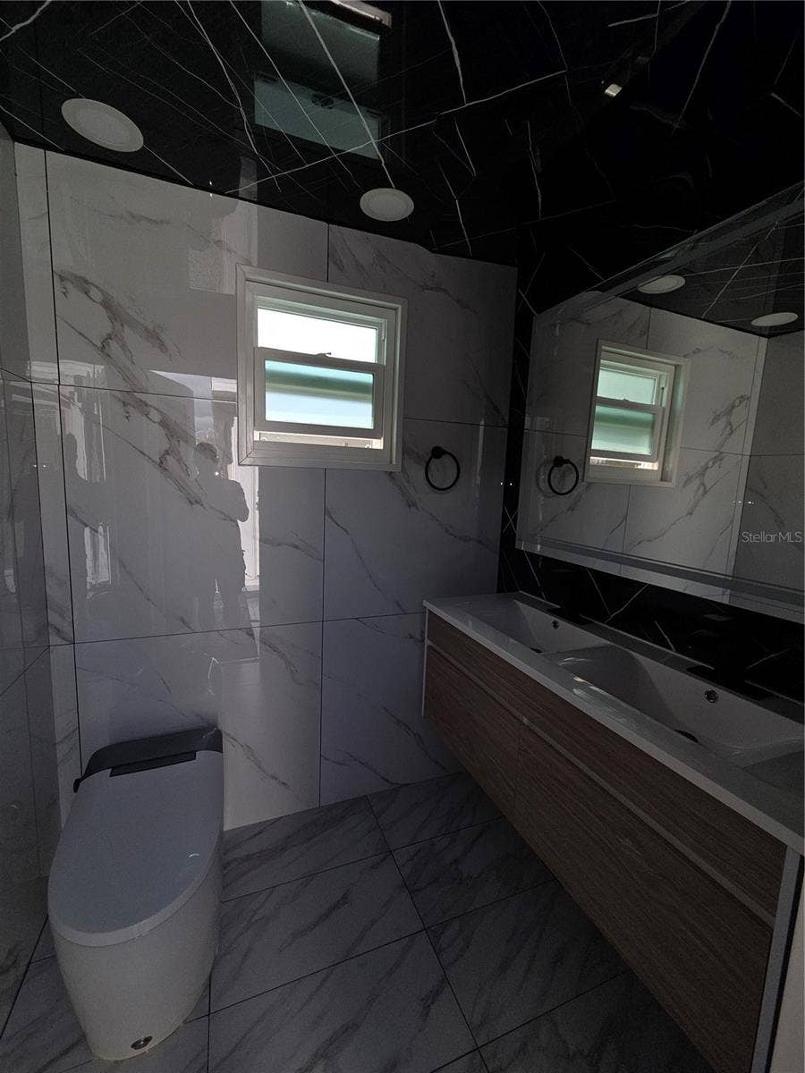 3129 BALDWIN AVENUE, Sarasota, FL 34232 3129 BALDWIN AVENUE, Sarasota, FL 34232