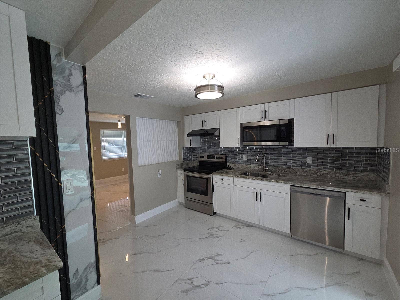 3129 BALDWIN AVENUE, Sarasota, FL 34232 3129 BALDWIN AVENUE, Sarasota, FL 34232