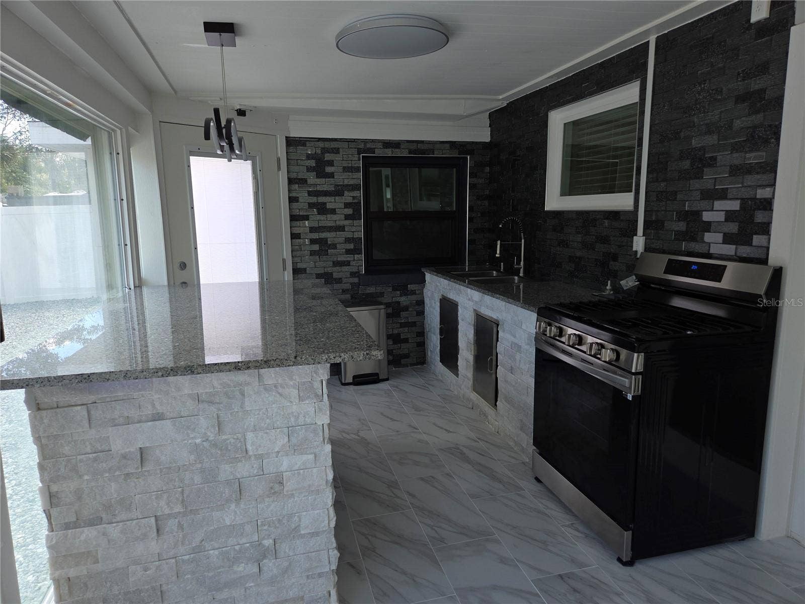 3129 BALDWIN AVENUE, Sarasota, FL 34232 3129 BALDWIN AVENUE, Sarasota, FL 34232