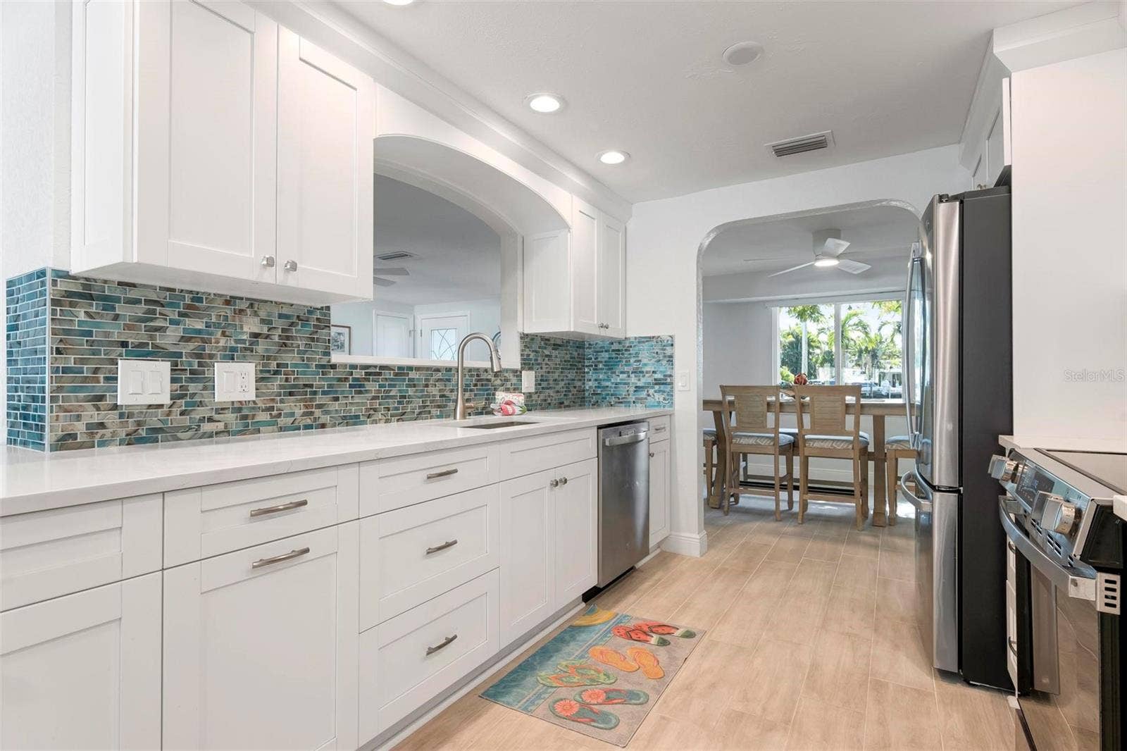 504 69TH STREET, Holmes Beach, FL 34217 Kitchen
